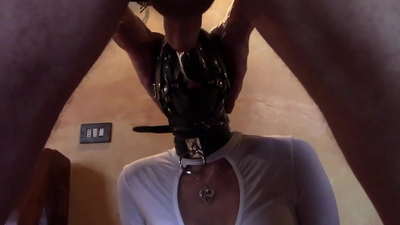 လည်ချောင်းမှာ blowjob